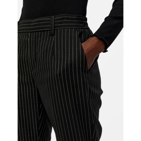 23036808 177981011 Black