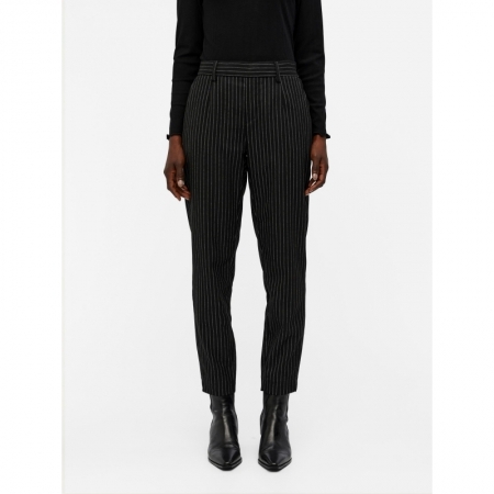 23036808 177981011 Black