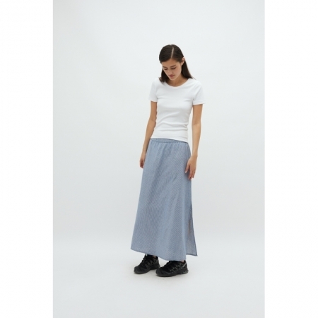 Q24 Blue White