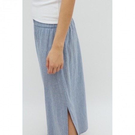  Q24 Blue White