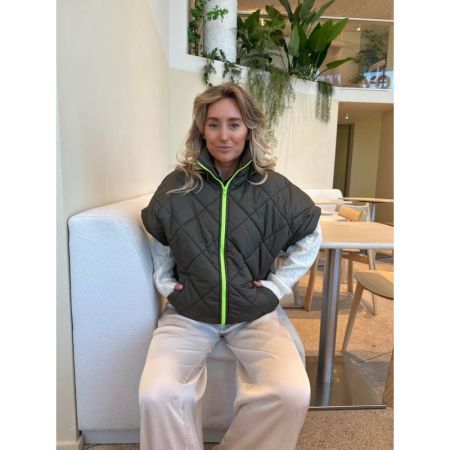 SIGNATURE BODYWARMER KHAKI - NEON ZIPPER
