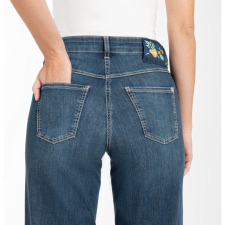 D834 authentic